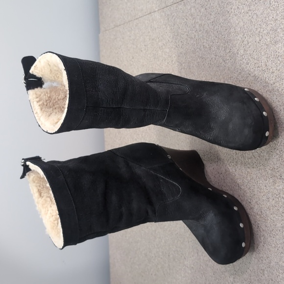 UGG Carnegie Boots, Black suede, wedged heel, adjustable heights sherpa, women 7 - Picture 10 of 12